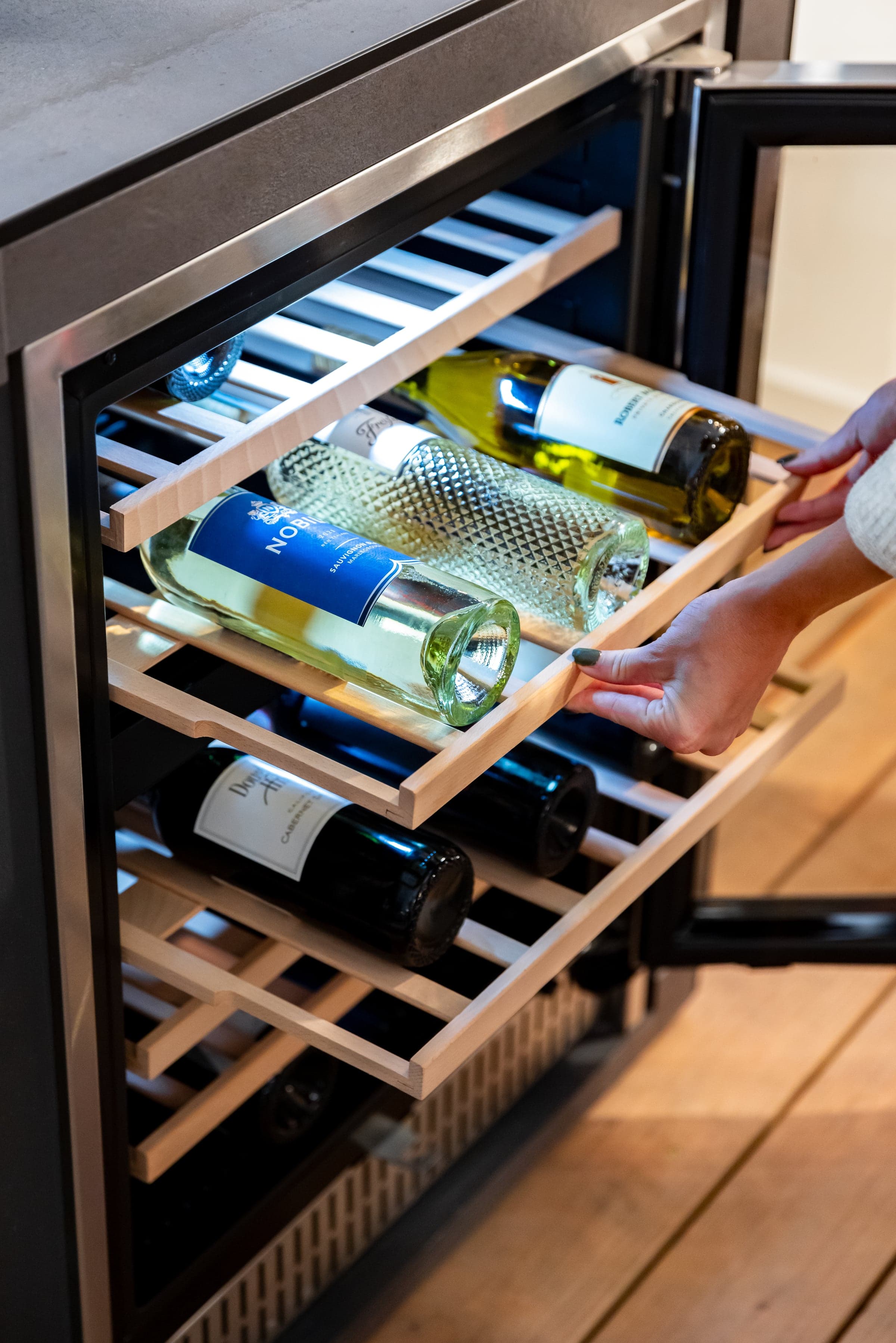 24" Outdoor Rated Dual Zone Wine Cooler (4.5c)
